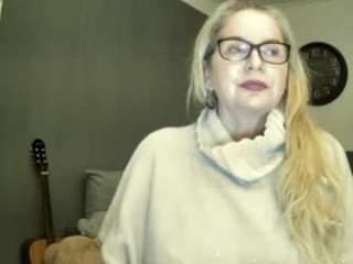 penelopeflirty doing it solo, pleasuring her little pussy live on webcam