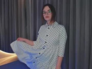 daisyblacknall young cam girl minx with an incredibly wet pussy seducing on camera