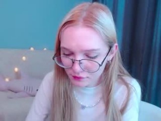 diana_blush live XXX cam cute teen being not only cute but also horny