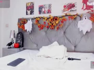 linasantoss BBW teasing her pussy live on sex cam