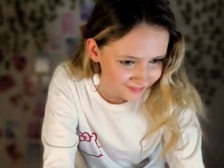 amelienjames teen doing the sexiest things in her private chat room