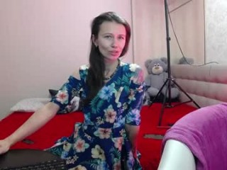 brendadevis seductress showing off her immaculate, sexy feet live on cam