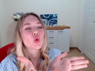 b00m_clap teen cam girl broadcasts live sex via webcam