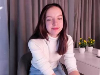 quennabingham teen cam girl broadcasts live sex via webcam