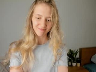 _fantasy_babe_ fetish cam girl broadcasts live sex via webcam