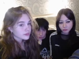 alyx1 teen couple doing everything you ask them in a sex chat 